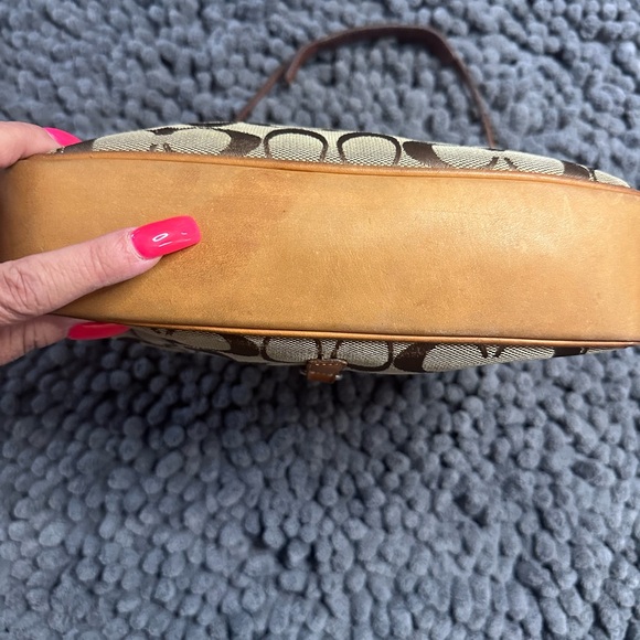 Coach Hampton Clip Signature Classic Shoulder Bag - Picture 5 of 14